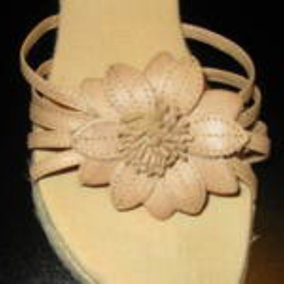 Sandals Platform with Ankle Straps Size 7.5 Medium Taunt Tan - Picture 3 of 4